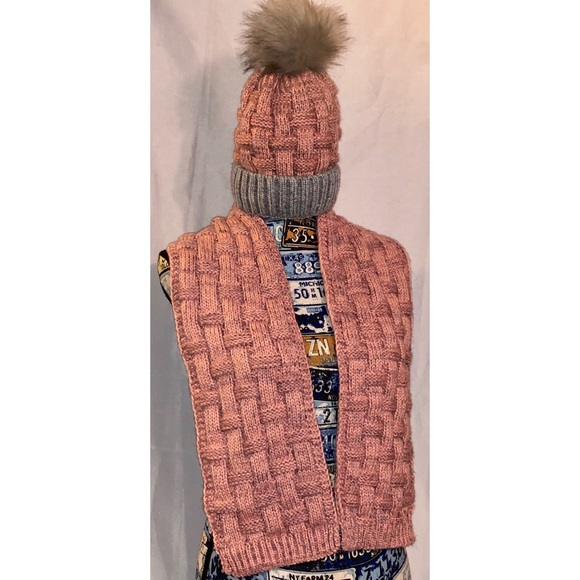 2-Pc Hat & Scarf Pink/Grey Fleece Lined NWT Cozy - Picture 5 of 7